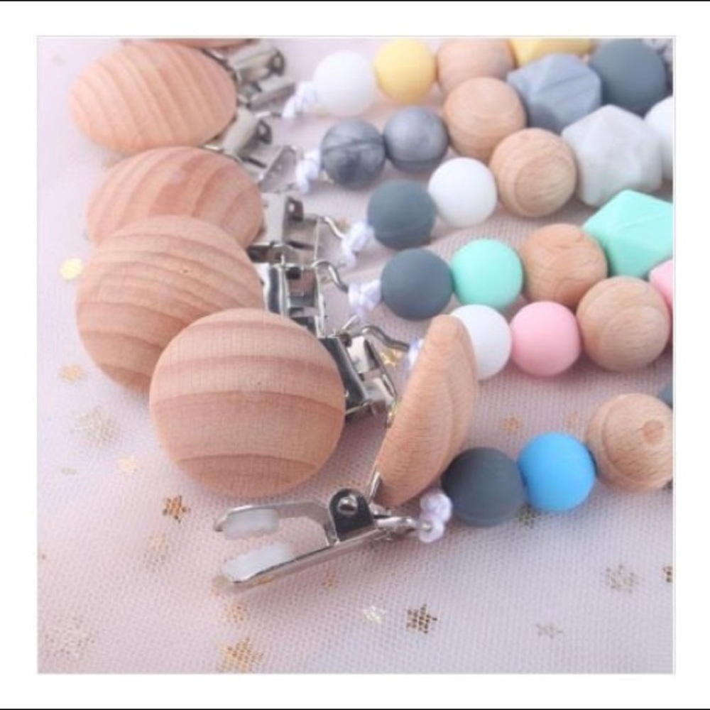 Pacifier clips